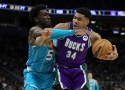 JNH体育-雄鹿主场大胜黄蜂，取得四连胜