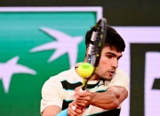 -关于澳大利亚网球队逆转法国网球队，阿尔卡拉斯送出助攻的信息