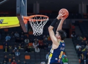 -广州队鏖战快船，张镇麟带队取胜