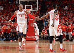 包含火箭队队长率领球队齐心协力夺得胜利的词条