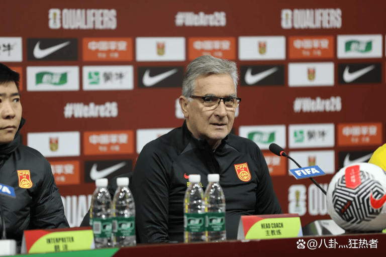 教练组研究新战术应对对手,球队备战备受关注 教练组研究新战术应对对手,球队备战备受关注