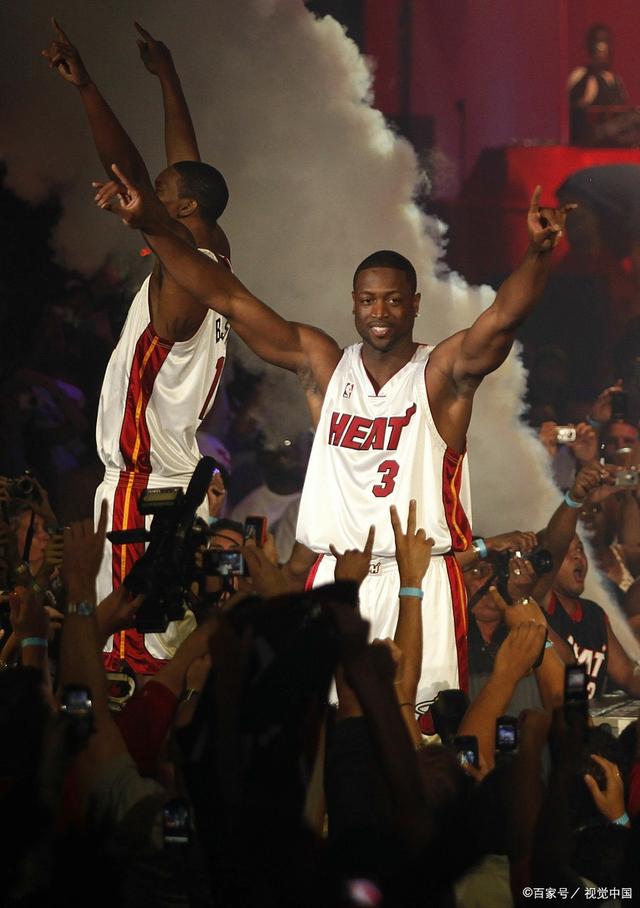 传奇球星回顾历史,重返巅峰辉煌 传奇球星回顾历史,重返巅峰辉煌