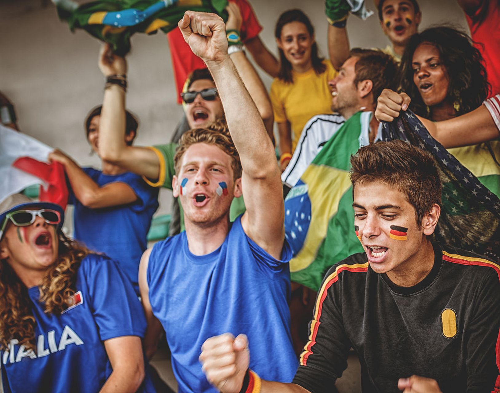 球员们相互支持鼓励,团队合作精神令人感动 球员们相互支持鼓励,团队合作精神令人感动