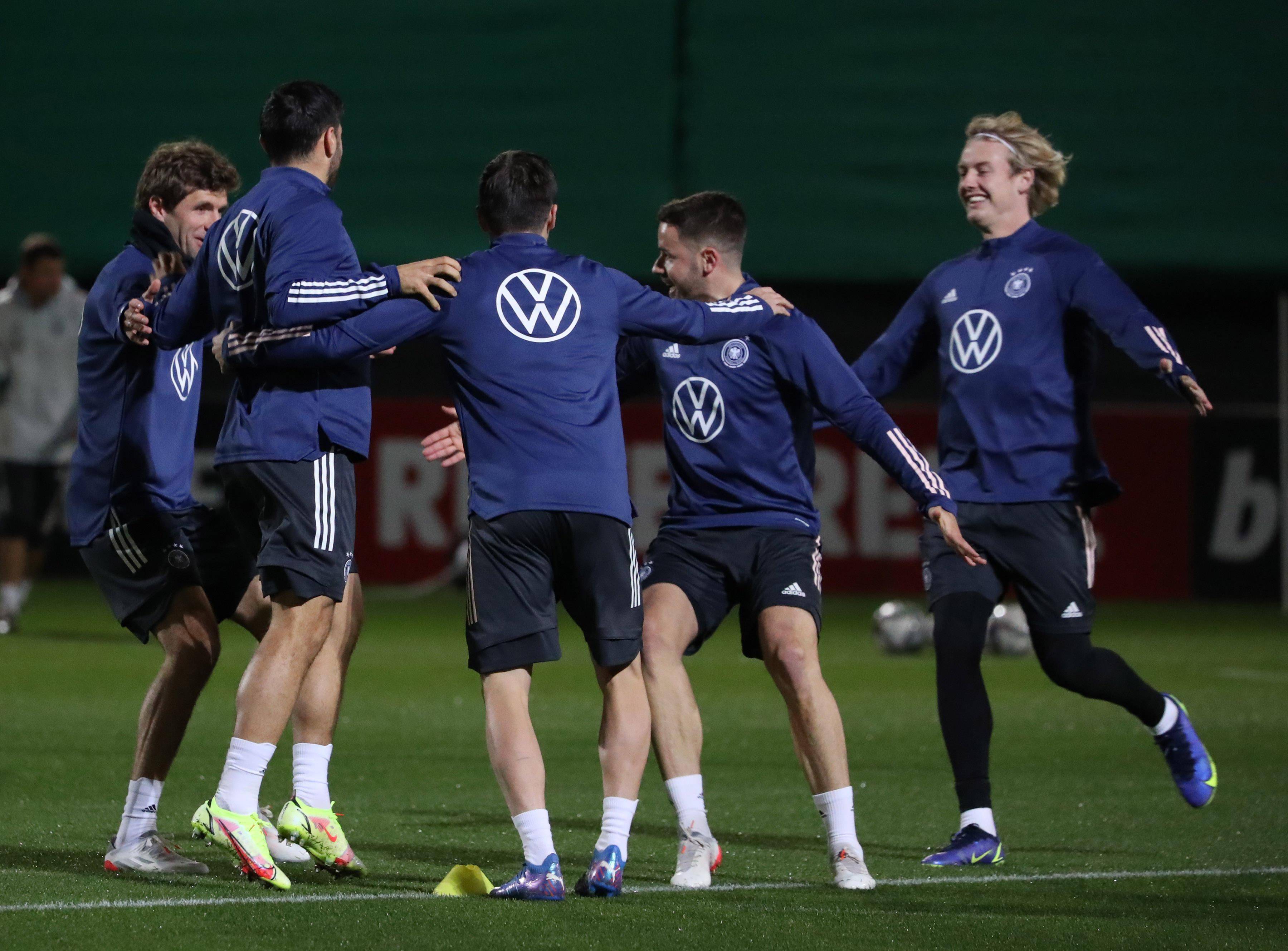 德国国家队努力击败罗马尼亚队,保持领先的简单介绍 德国国家队努力击败罗马尼亚队,保持领先的简单介绍