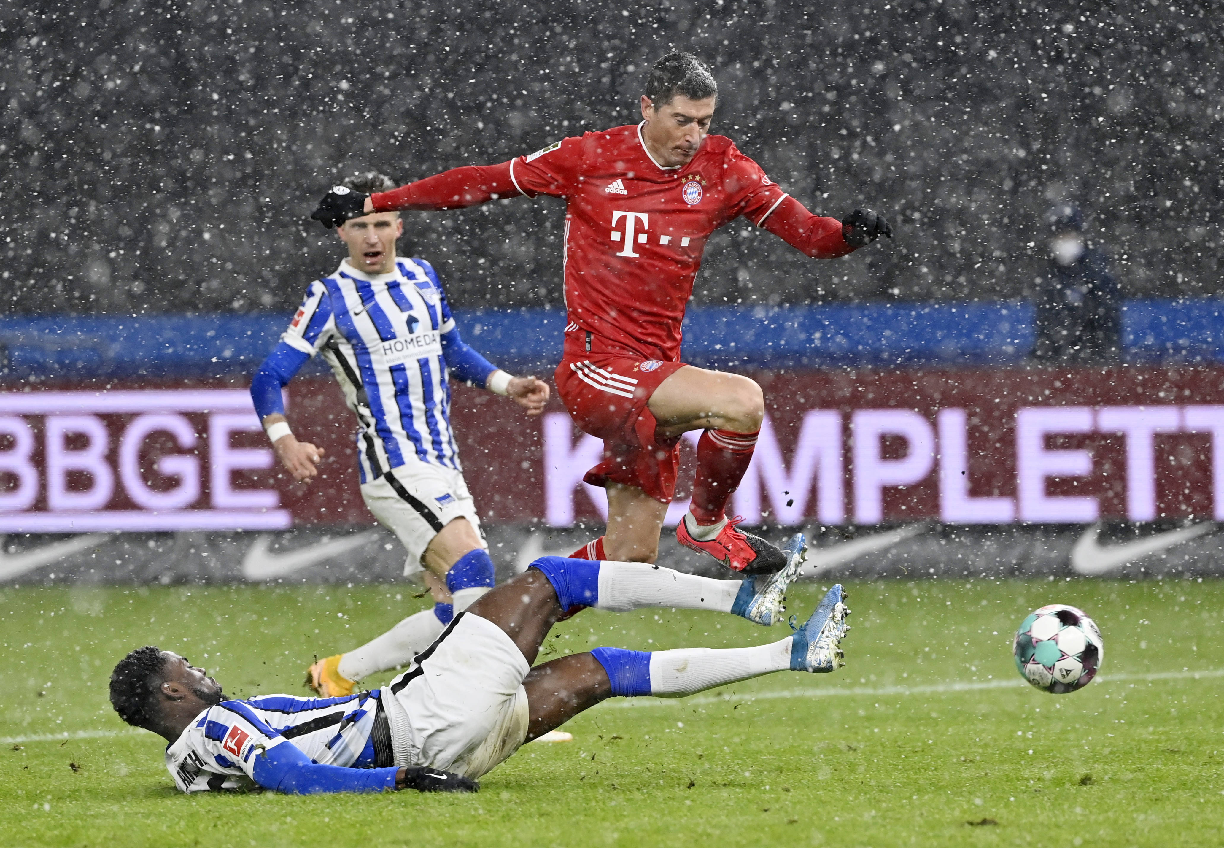 包含拜仁慕尼黑vs曼联:谁能笑到最后?的词条 包含拜仁慕尼黑vs曼联:谁能笑到最后?的词条