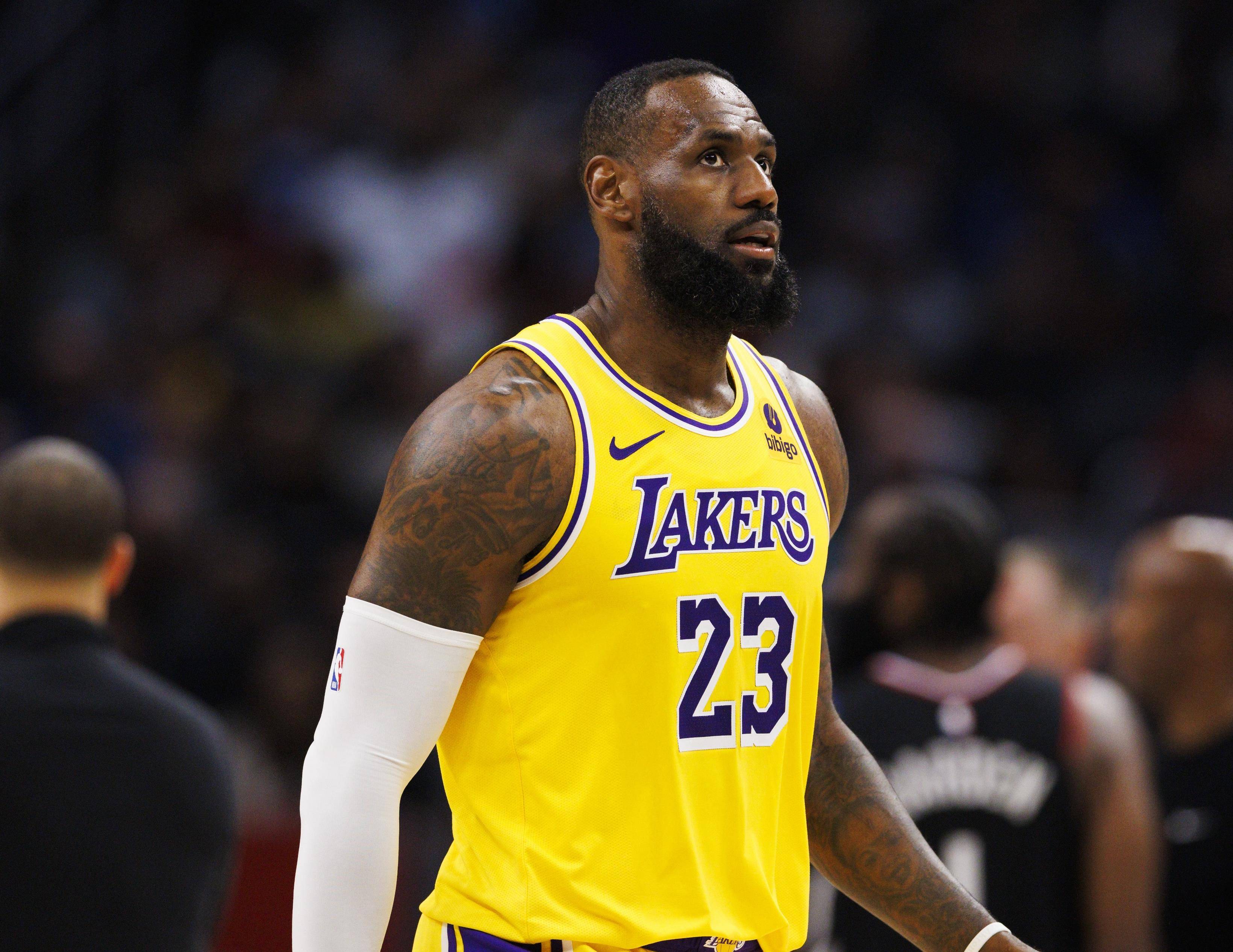 勒布朗詹姆斯全面爆发,湖人大胜 勒布朗詹姆斯全面爆发,湖人大胜