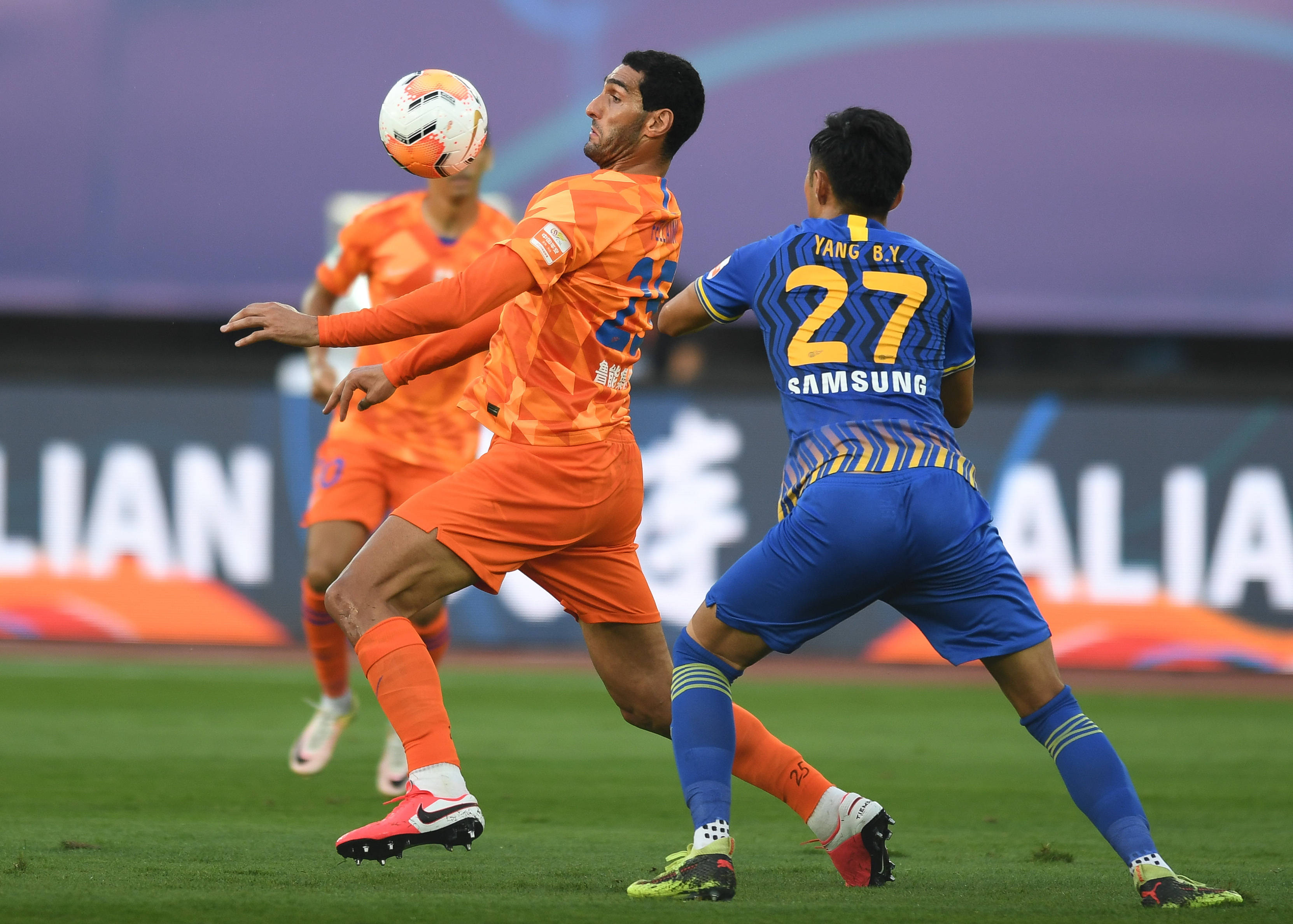 江苏苏宁顽强逼平强敌,球队精神崛起的简单介绍 江苏苏宁顽强逼平强敌,球队精神崛起的简单介绍