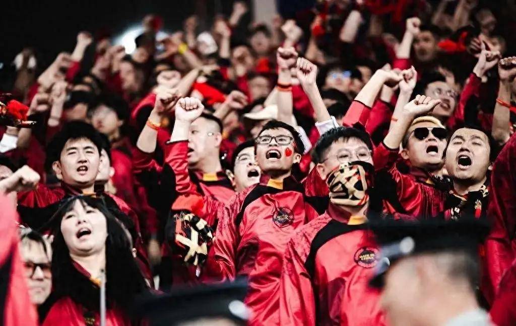 包含绝佳比赛场面展现,球迷情绪高涨的词条 包含绝佳比赛场面展现,球迷情绪高涨的词条