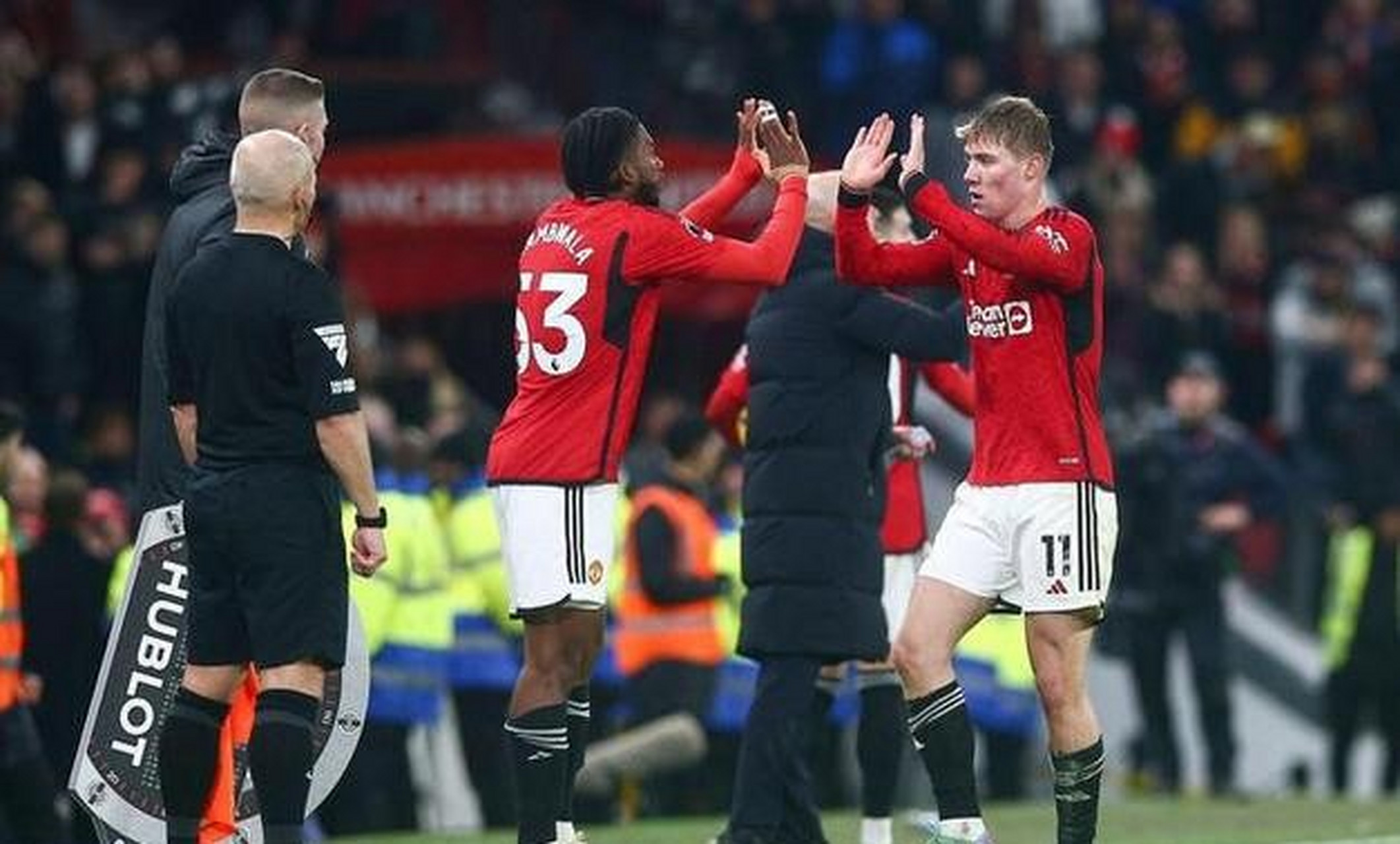 曼联主场告负,遗憾告别欧冠赛场 曼联主场告负,遗憾告别欧冠赛场