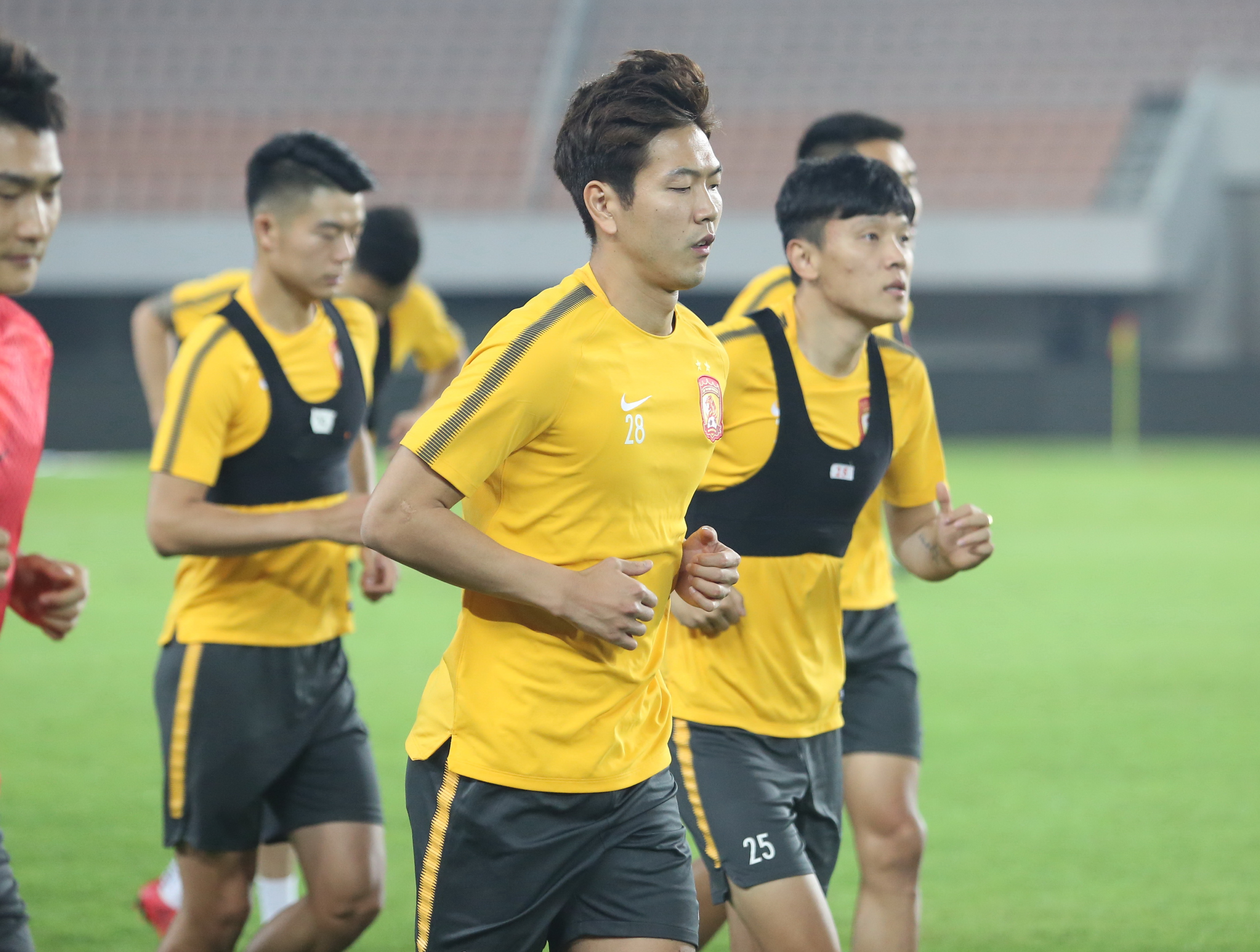 广州恒大主场悉心备战,球队士气高涨的简单介绍 广州恒大主场悉心备战,球队士气高涨的简单介绍