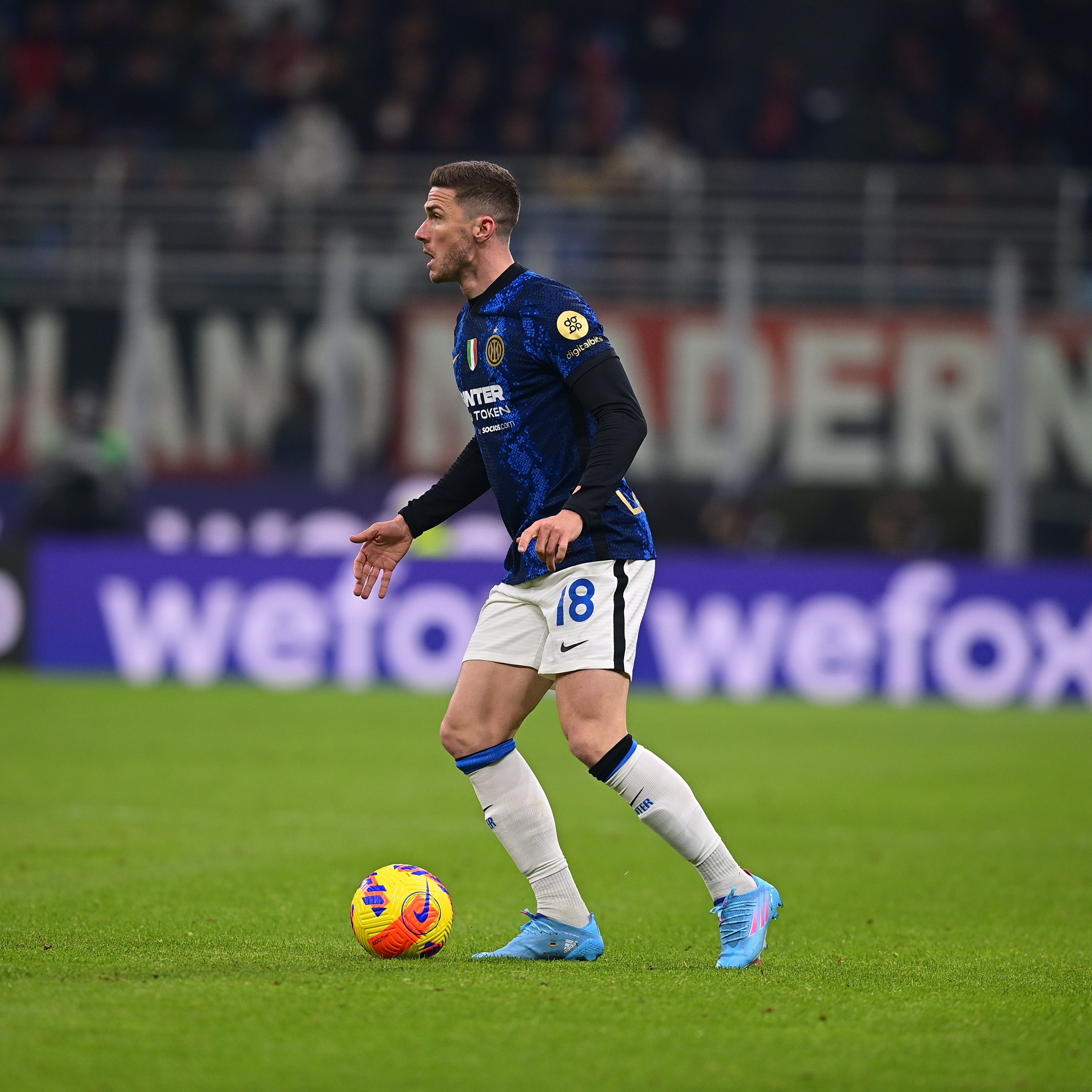 伤愈复出球员表现出色,重返球场迎回掌声的简单介绍 伤愈复出球员表现出色,重返球场迎回掌声的简单介绍