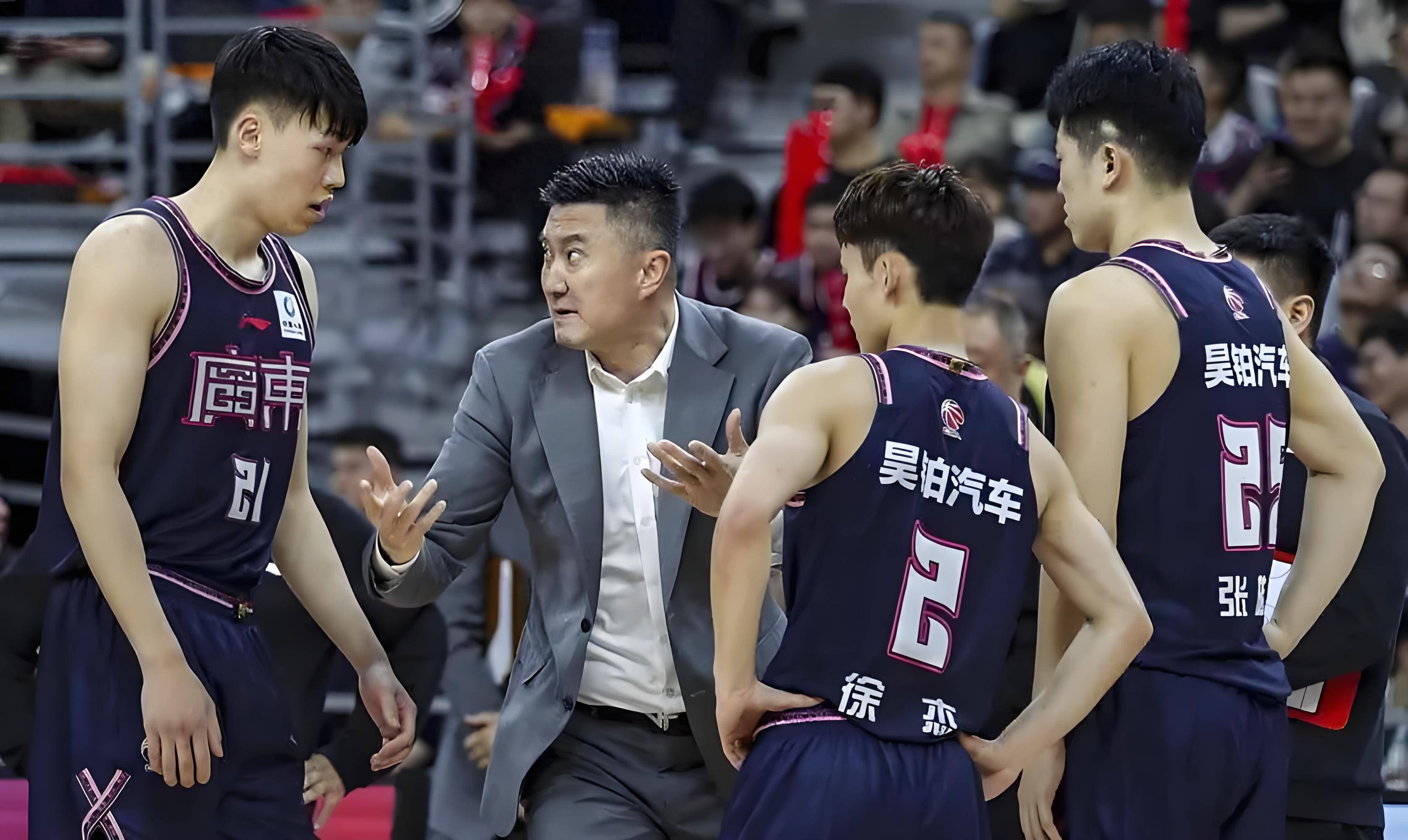 外援助攻频繁,球队实力再上新台阶 外援助攻频繁,球队实力再上新台阶