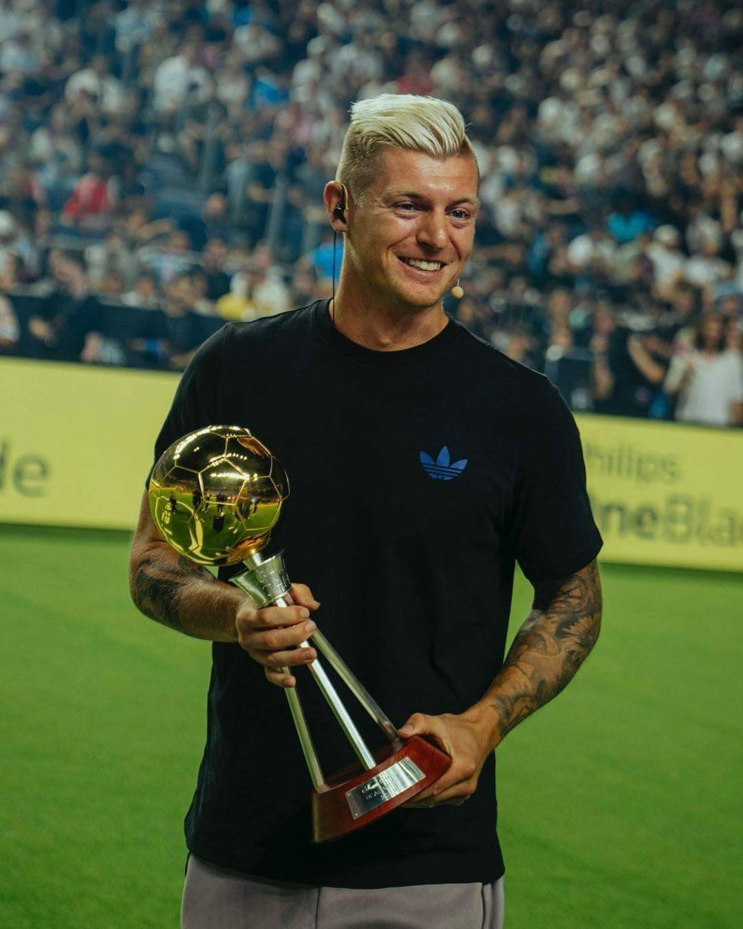 包含大胜！德国足球冠军展现强大实力的词条