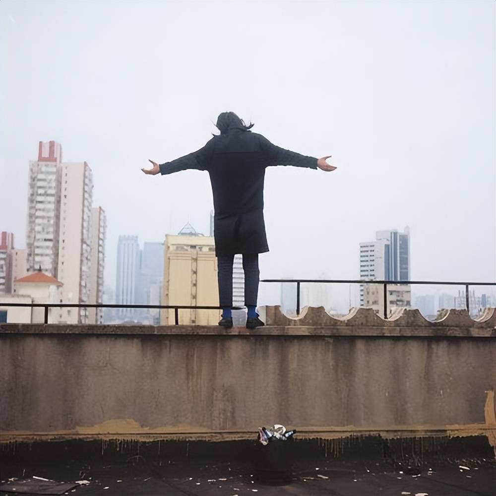 曼联紧追不舍,出线形势踯躅不前 曼联紧追不舍,出线形势踯躅不前