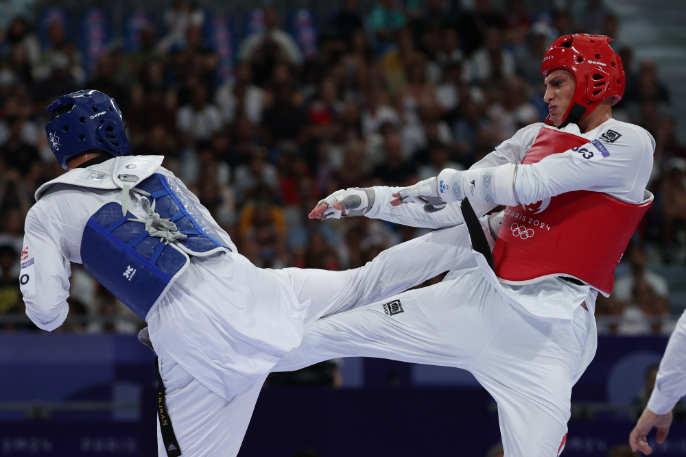 跆拳道赛场惊险连连!伊朗选手获得冠军! 跆拳道赛场惊险连连!伊朗选手获得冠军!