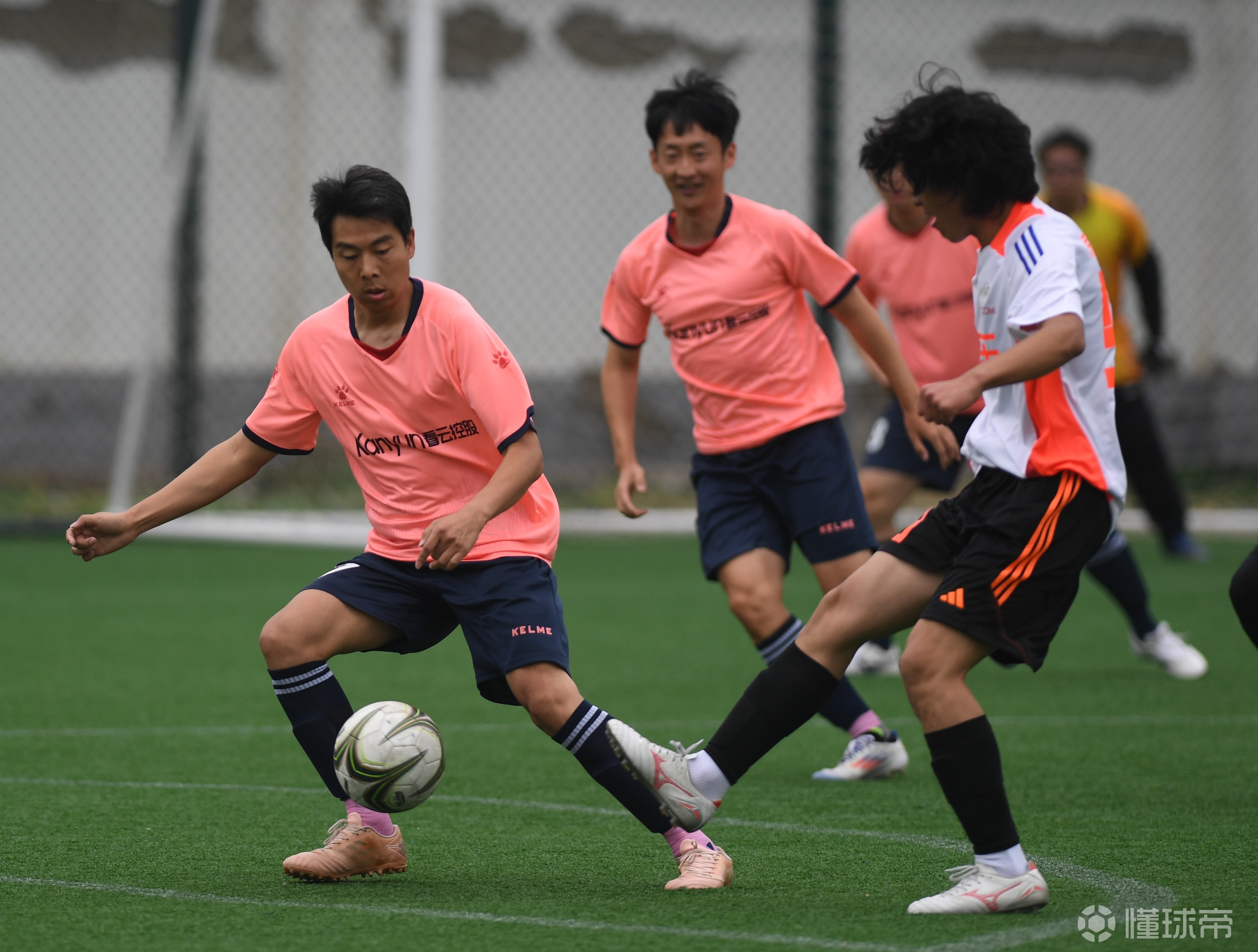 中国职业足球赛事激烈对抗,高潮展现 中国职业足球赛事激烈对抗,高潮展现