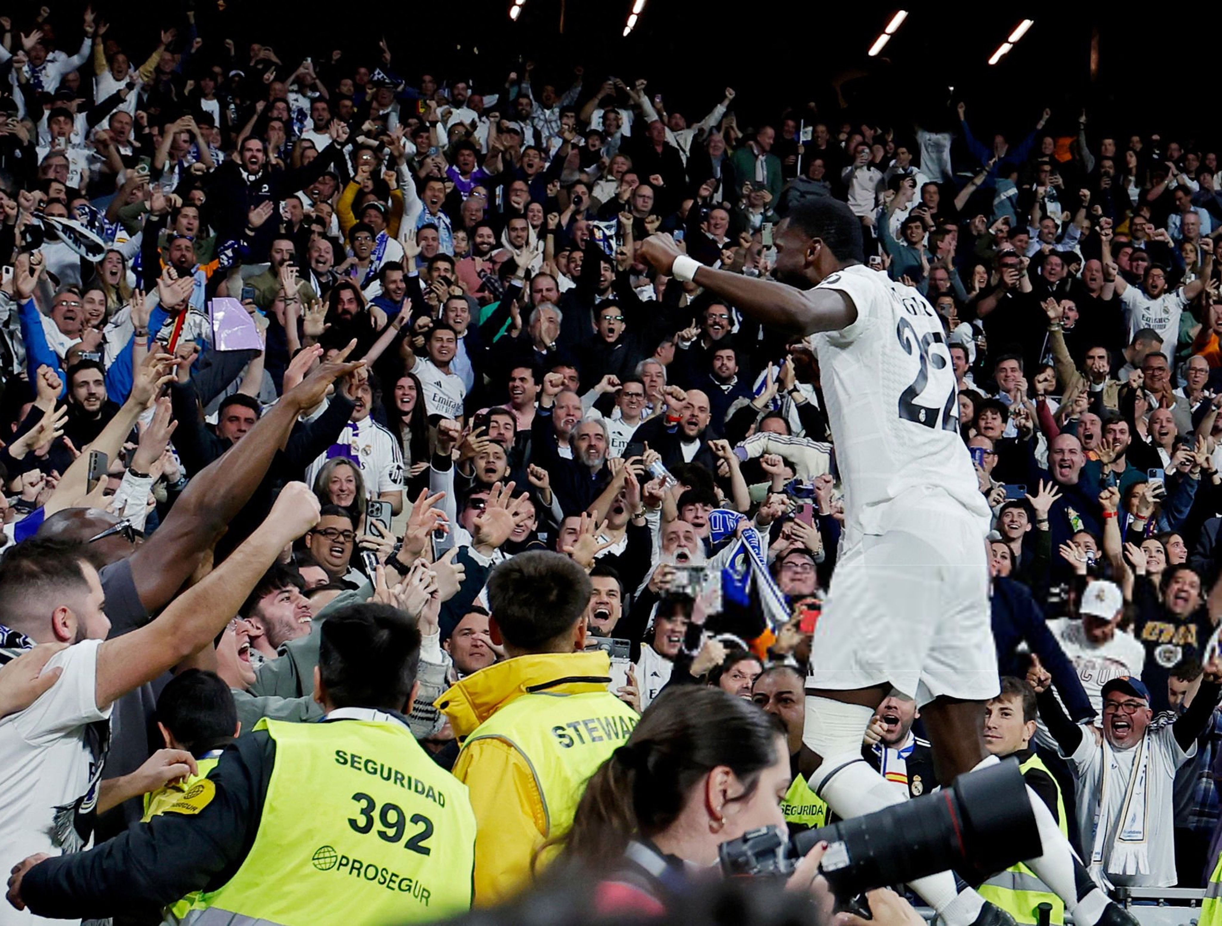 关于球场风云突变,球队全力以赴的信息 关于球场风云突变,球队全力以赴的信息