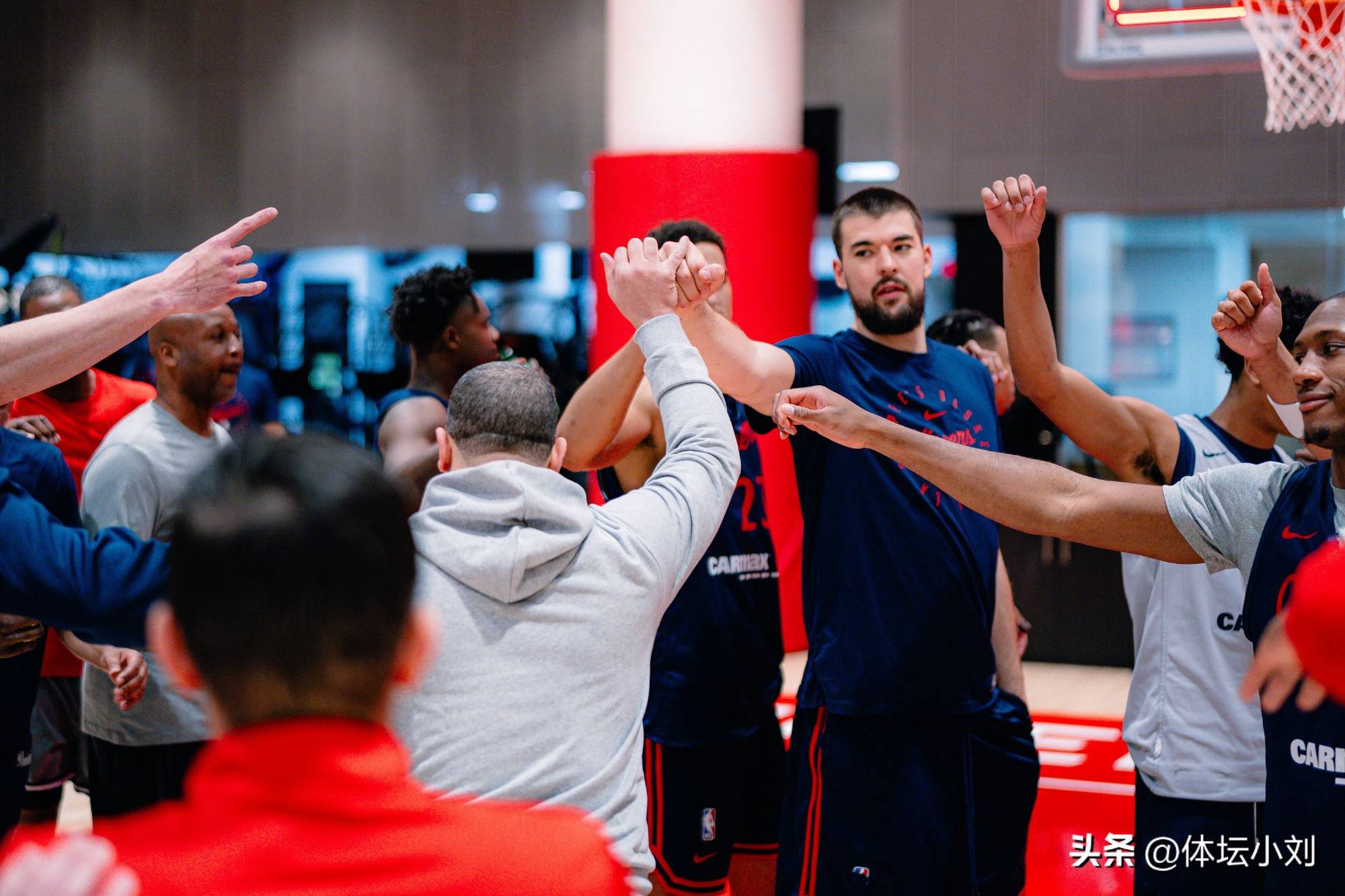 快船主场失利,莱昂纳德难以独挡一帜的简单介绍 快船主场失利,莱昂纳德难以独挡一帜的简单介绍