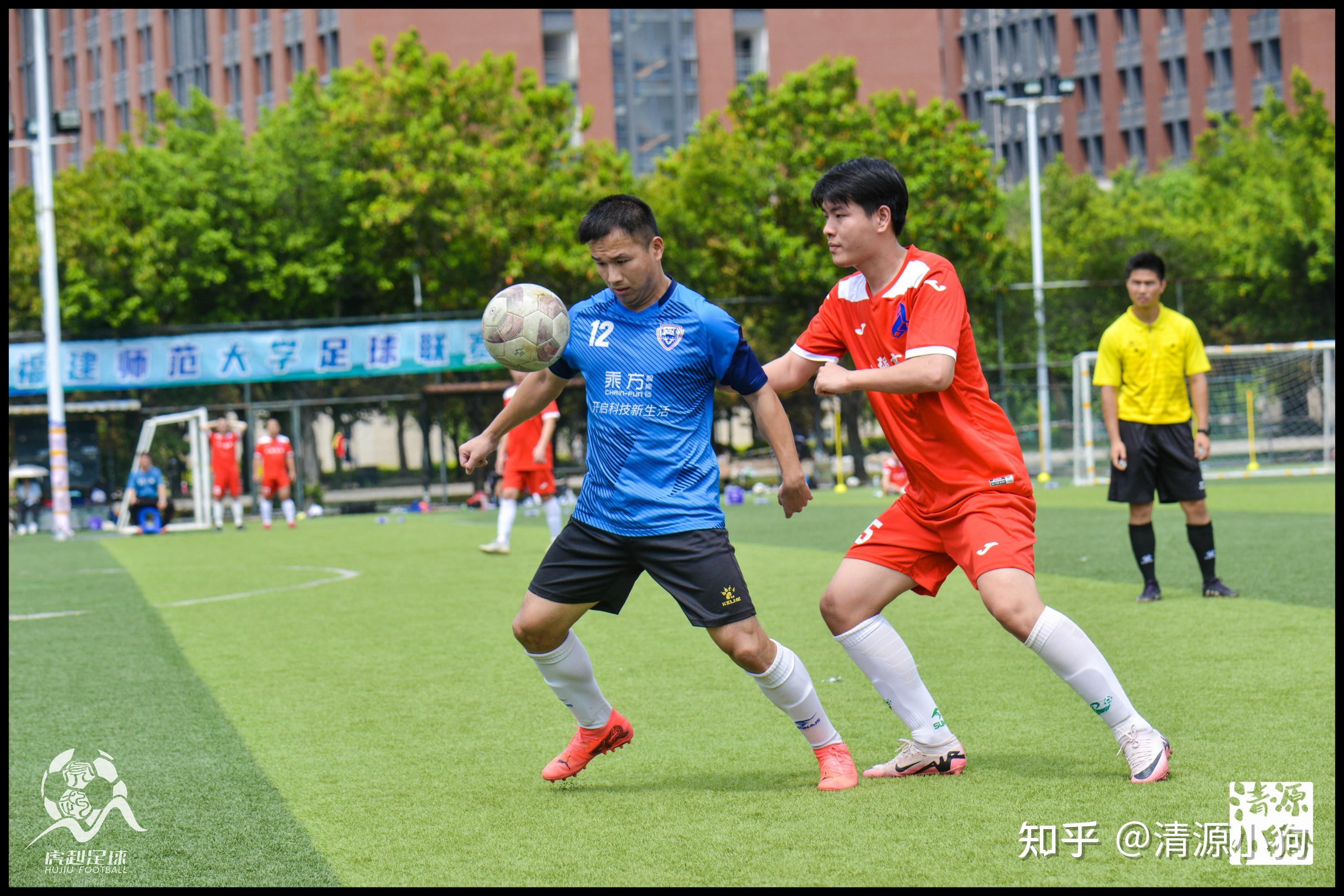 关于强强对决，足球巨头展开激烈较量的信息