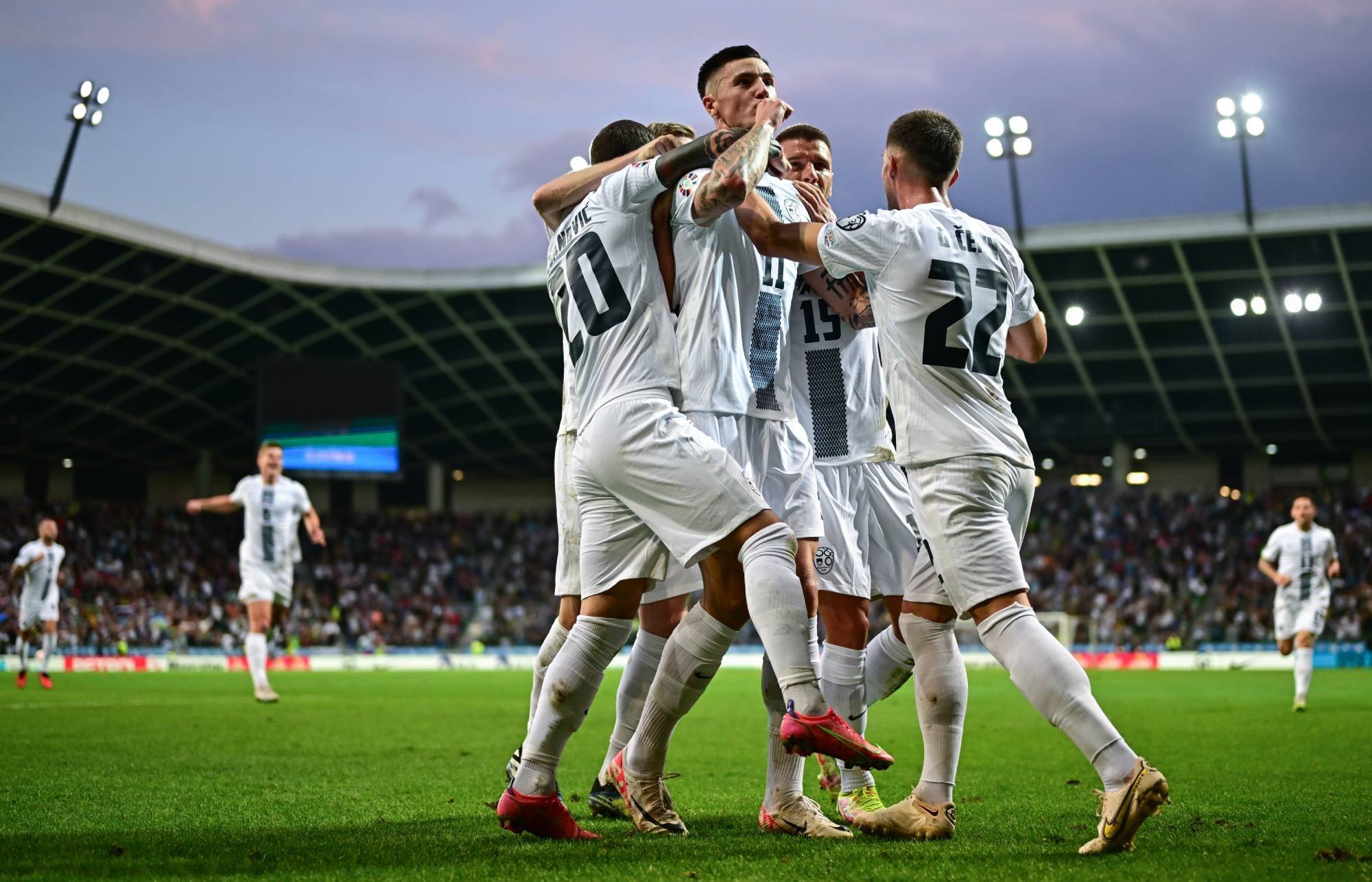 包含格拉斯哥流浪者力克对手，夺得关键胜利的词条