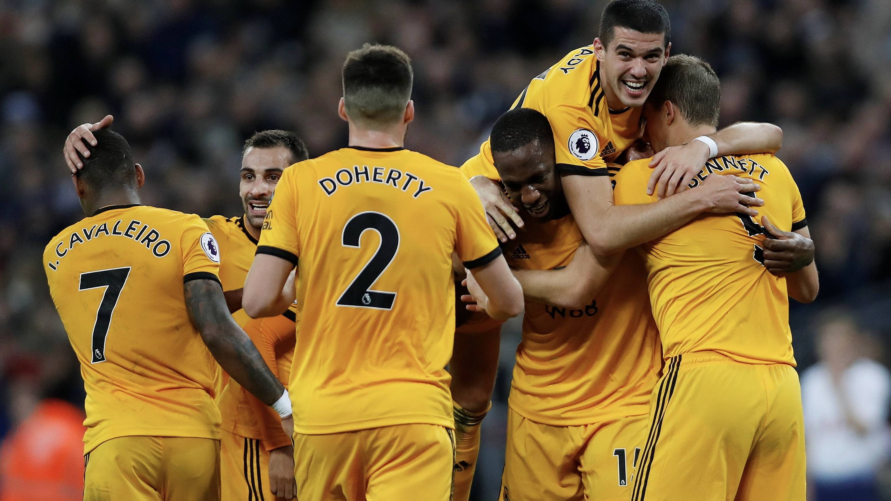 足球盛宴继续,队员拼尽全力 足球盛宴继续,队员拼尽全力