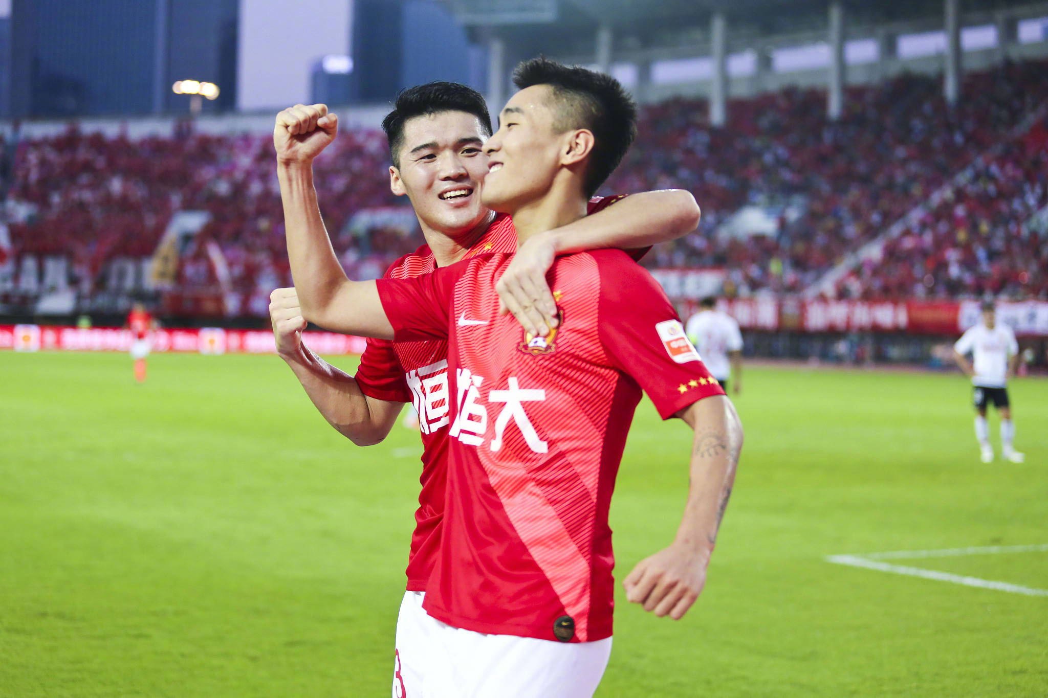 深圳佳兆业队强势出战,夺得宝贵三分的简单介绍 深圳佳兆业队强势出战,夺得宝贵三分的简单介绍