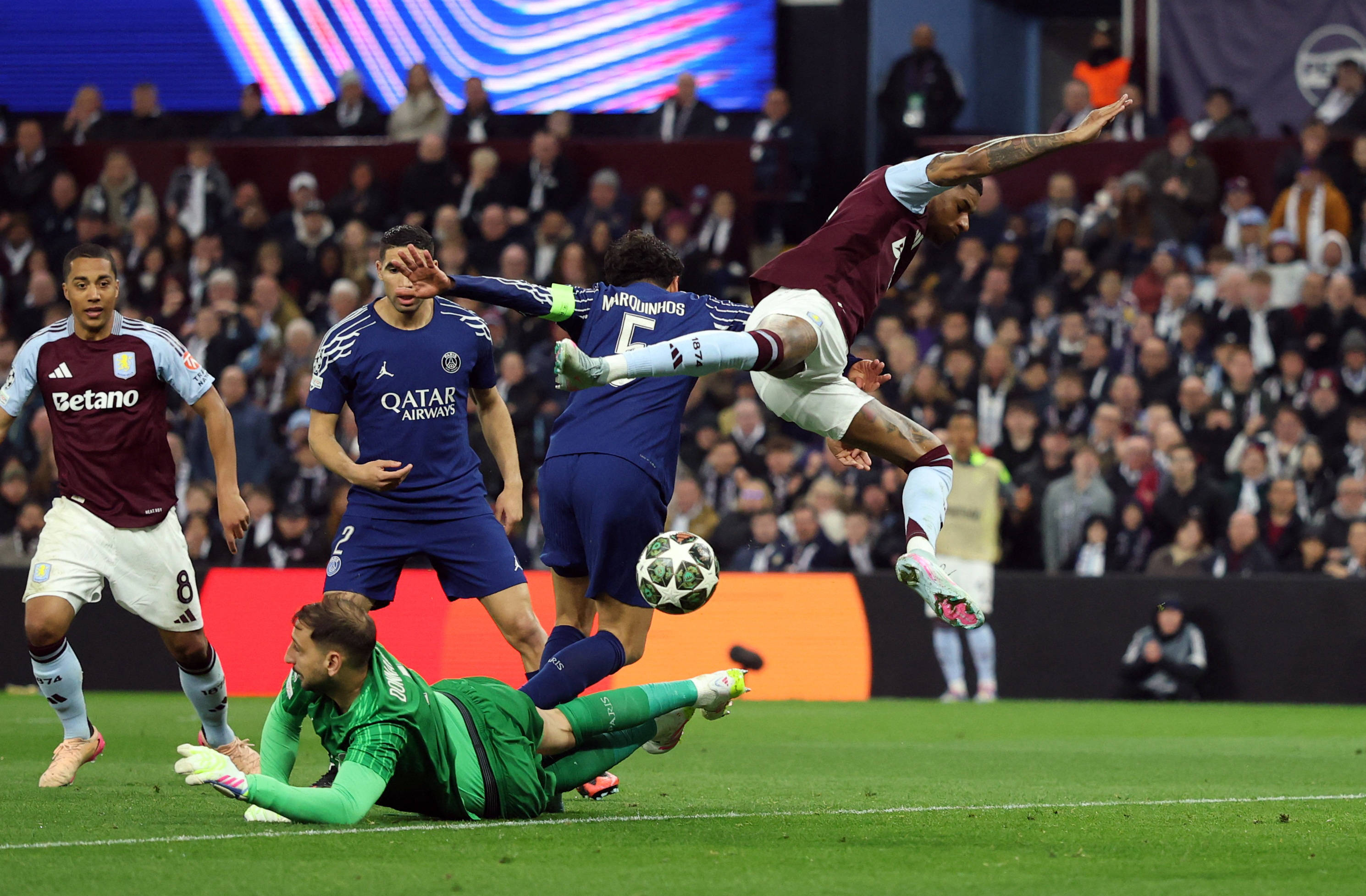 巴黎圣日耳曼队逆转战胜拜仁慕尼黑队，进军欧冠四强的简单介绍