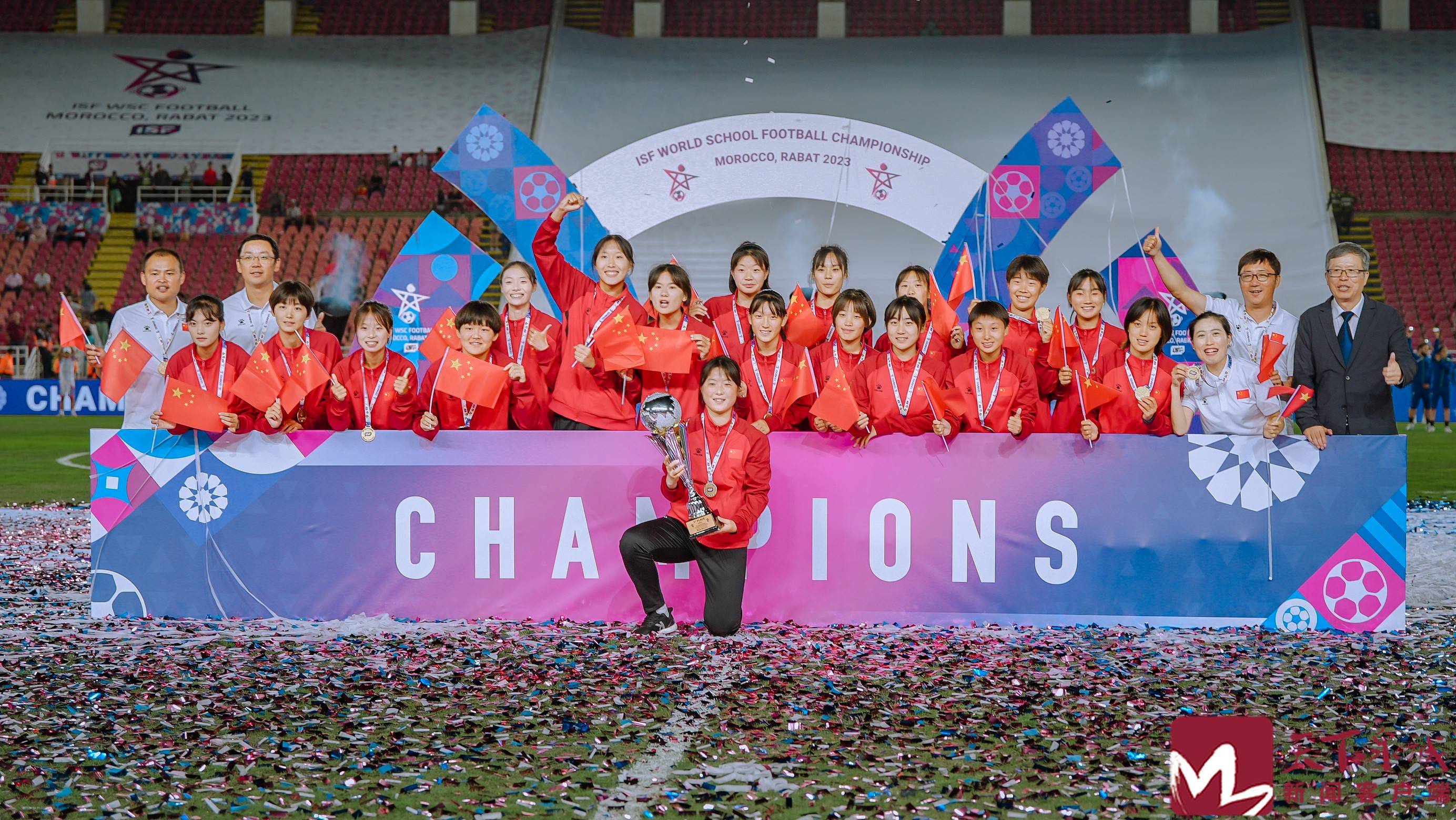 女子足球比赛中球员实力不凡 女子足球比赛中球员实力不凡