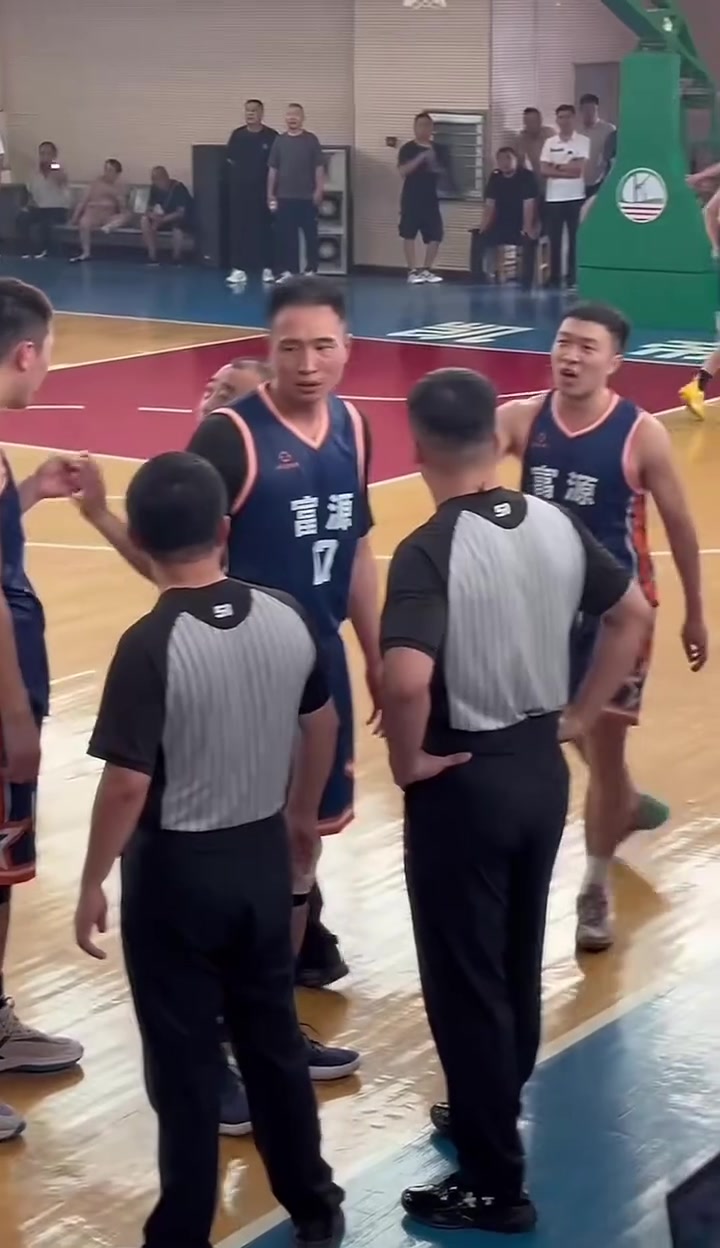 包含年轻球员表现抢眼,球队士气高涨备战半决赛的词条 包含年轻球员表现抢眼,球队士气高涨备战半决赛的词条