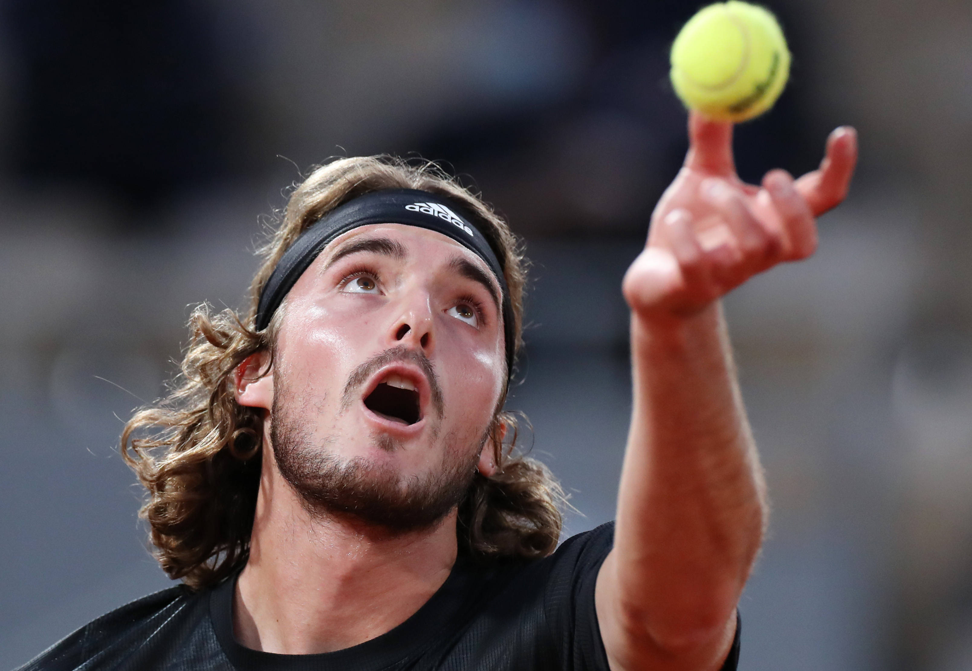 关于世界网球队爆冷英国网球队，西西帕斯制霸全场的信息