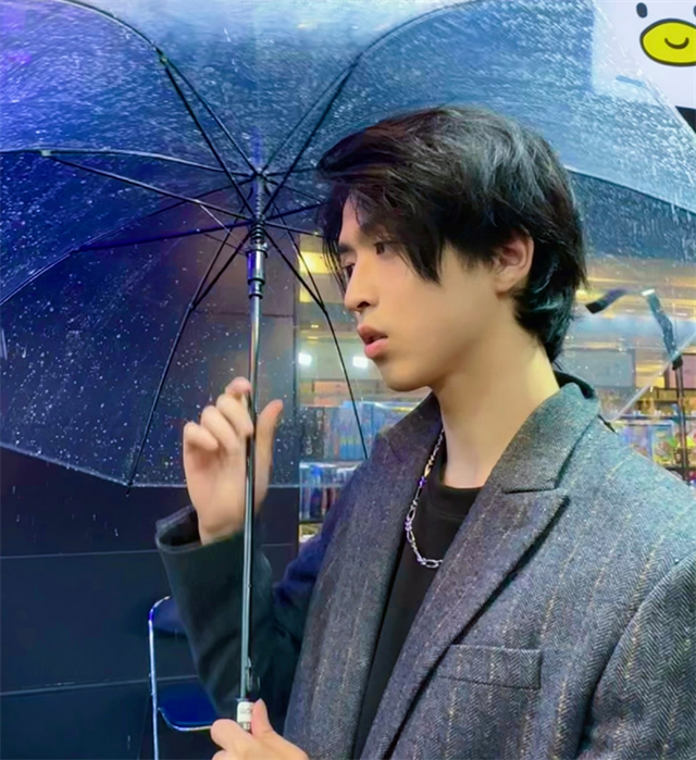 关于RNG爆冷EDG，Hanssama打破历史纪录的信息