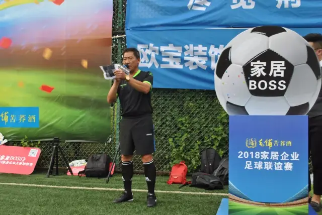 足球队主教练发声,誓言带队登顶的简单介绍 足球队主教练发声,誓言带队登顶的简单介绍