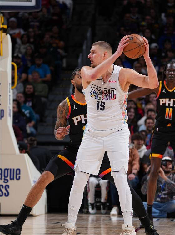 公牛横扫青岛队,约基奇状态火热 公牛横扫青岛队,约基奇状态火热