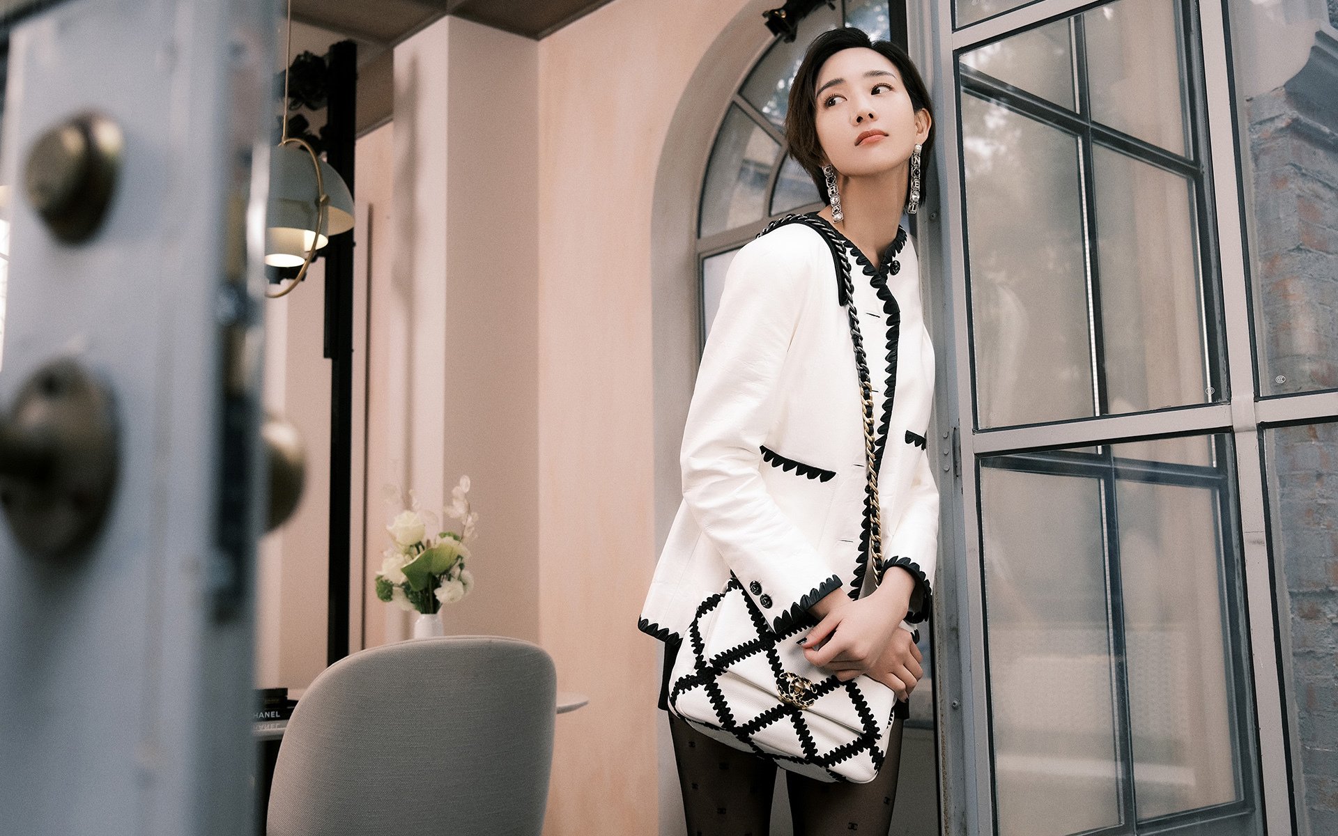 双线战报，勒沃库森轻取紫百合，凯恩于焦点战接管比赛