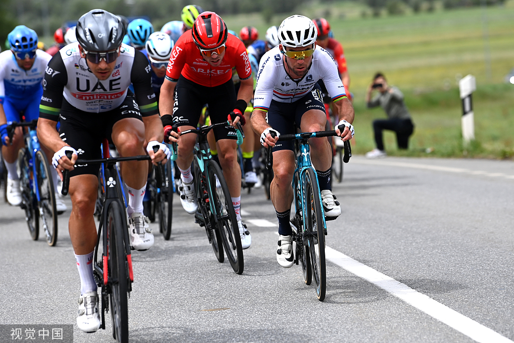 日本战术压制几内亚，阿坎吉在欧冠淘汰赛接管比赛